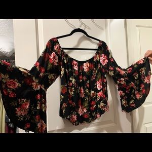 Plus size off shoulder floral top w/bell sleeves